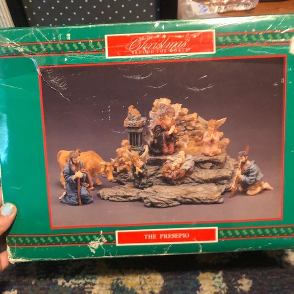 House of Lloyd Christmas Around the World The Presepio Nativity Scene (read) - Picture 2 of 7